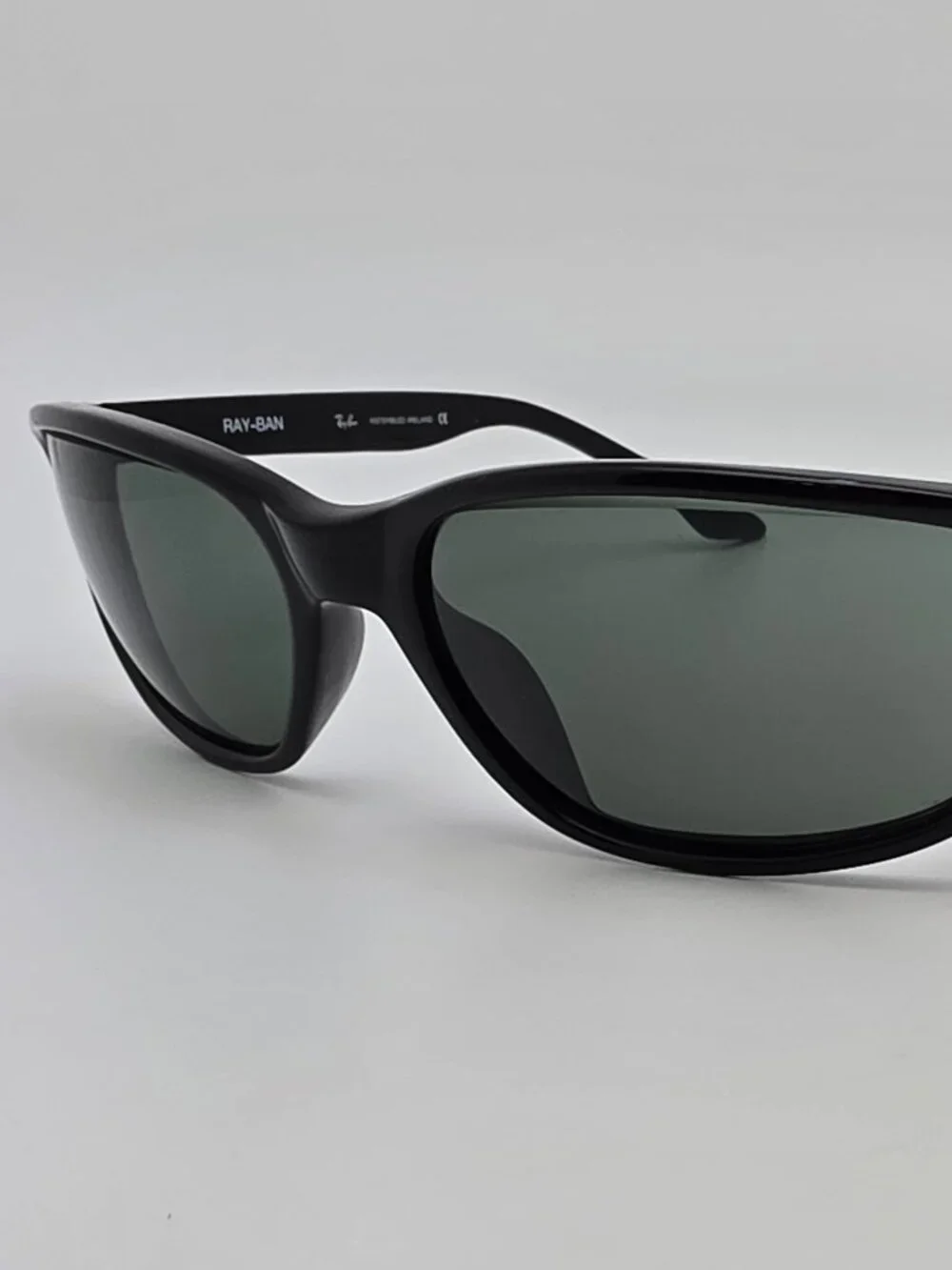Ray-Ban B&L W3095 Gloss Black Frame G-15 Green Mineral Glass Lens Sunglasses